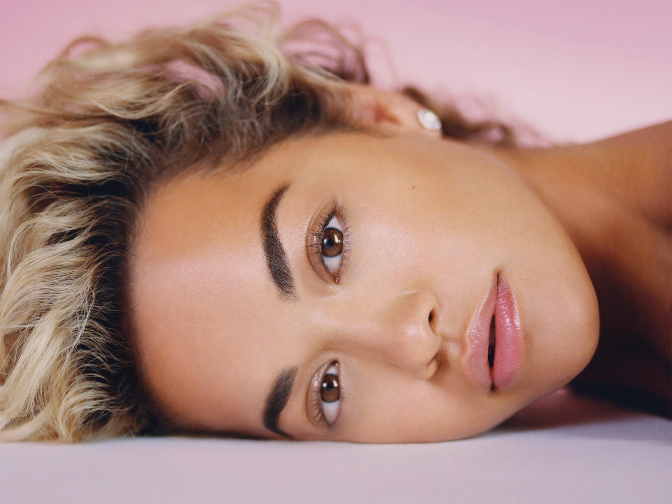 ‘Phoenix’ | El renacer de Rita Ora tras años de paréntesis discográfico