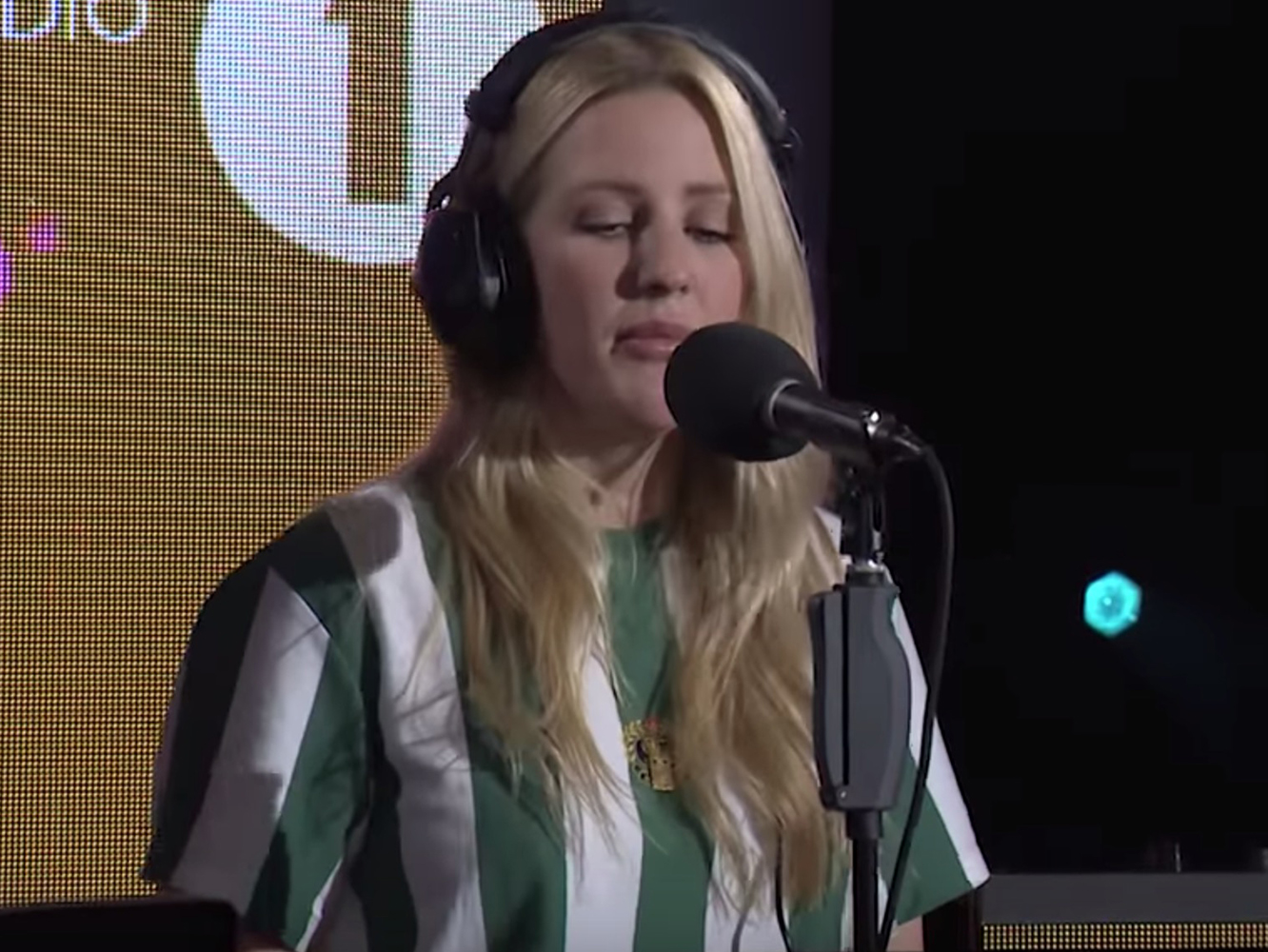  Ellie Goulding versiona a The Weeknd y estrena ‘Close To Me’ en el ‘Live Lounge’