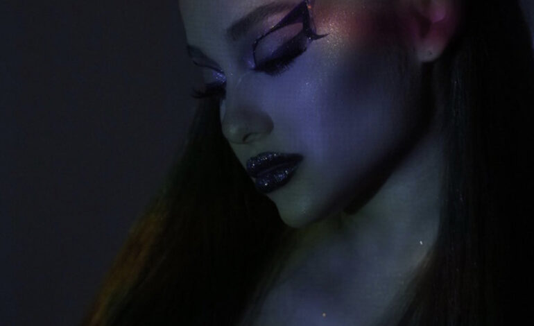 Ariana Grande lanza varios adelantos de su nuevo single, ‘7 Rings’