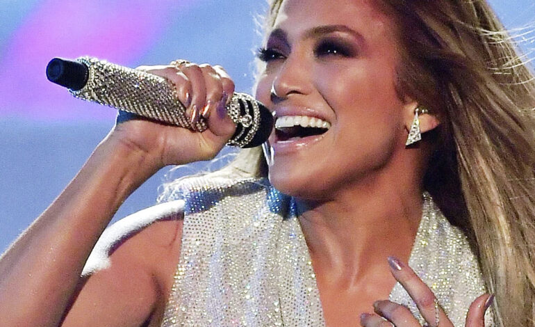  Jennifer Lopez saldrá de gira en verano, pero no con su álbum imaginario en español