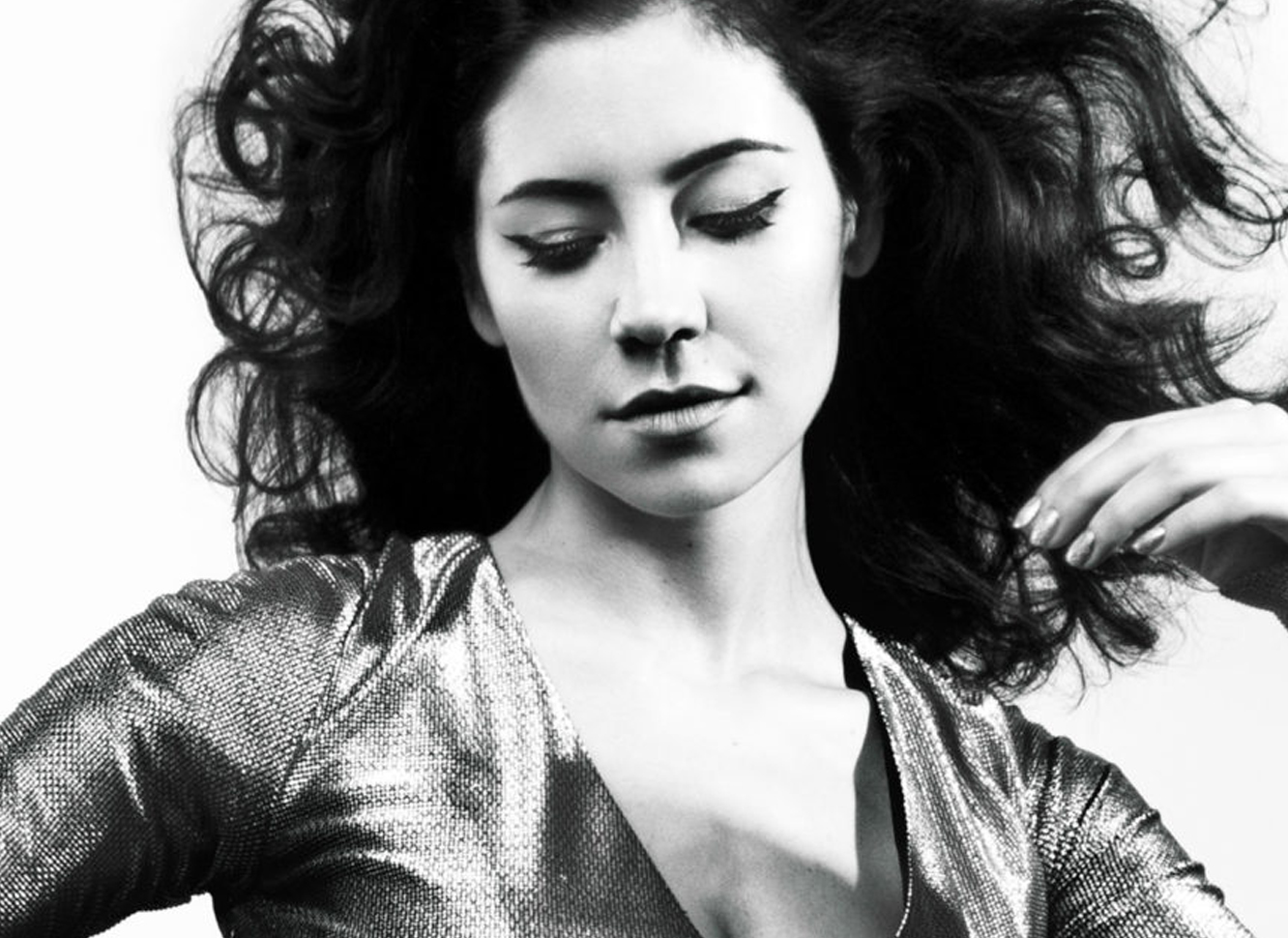  ¡Electro-melodrama! El remix de ‘Handmade Heaven’ de Marina hace que movamos nuestro ochentero culo
