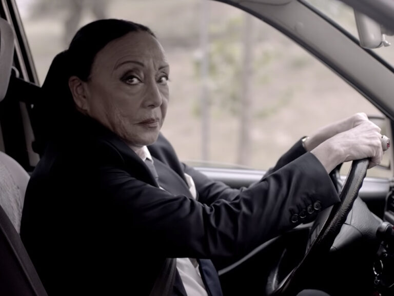 Netflix borda su euroanuncio, con Betty Missiego liderando un equipo para ‘La Casa De Papel’