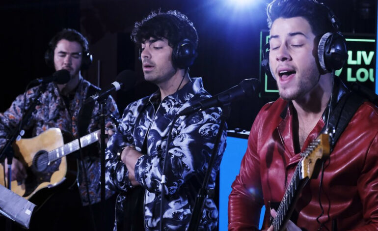  Los Jonas Brothers versionan a Lewis Capaldi y Portugal The Man en el ‘Live Lounge’