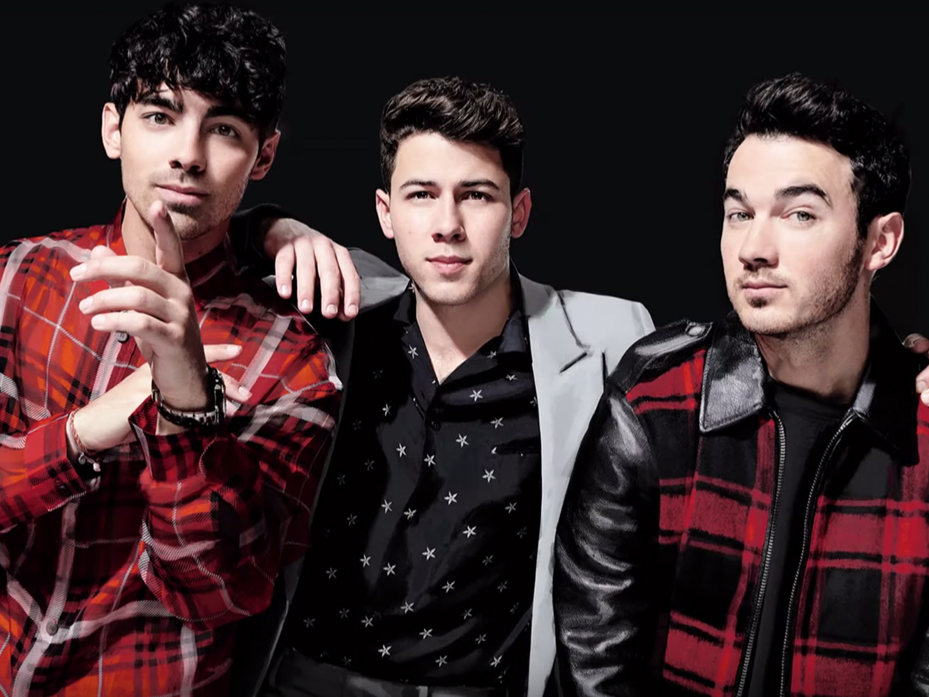  Jonas Brothers presentan los hits ‘Sucker’ y ‘Burning Up’ y el flop ‘Cool’ en Saturday Night Live