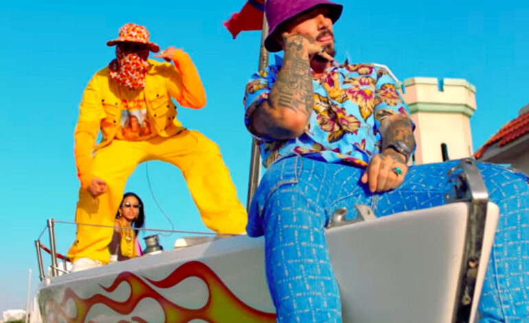  J Balvin y Bad Bunny navegan por las calles en el vídeo de ‘Yo Le Llego’