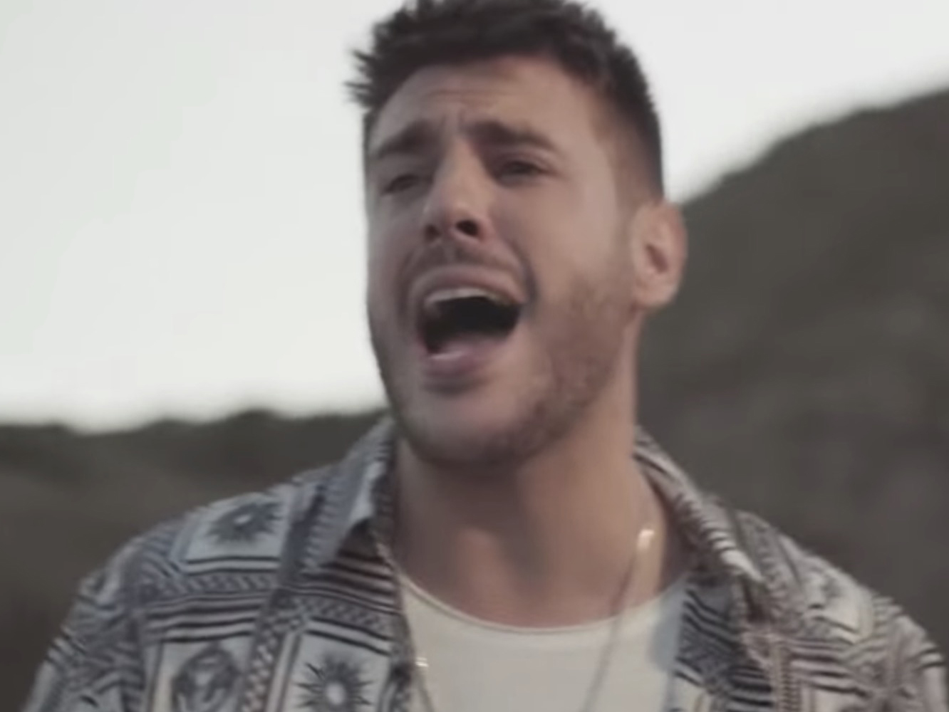  Antonio José ejerce del Luis Fonsi pre-‘Despacito’ en su nuevo single, ‘Me Equivocaré’