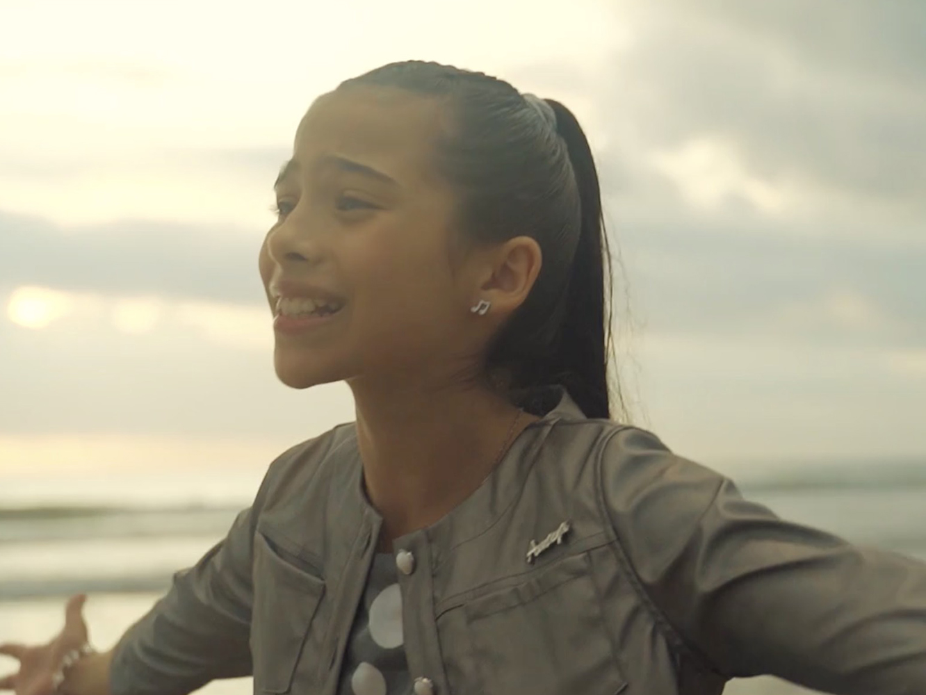  Melani cumple al fin 12 años en el vídeo de ‘Marte’, la canción española para Eurovisión Junior 2019