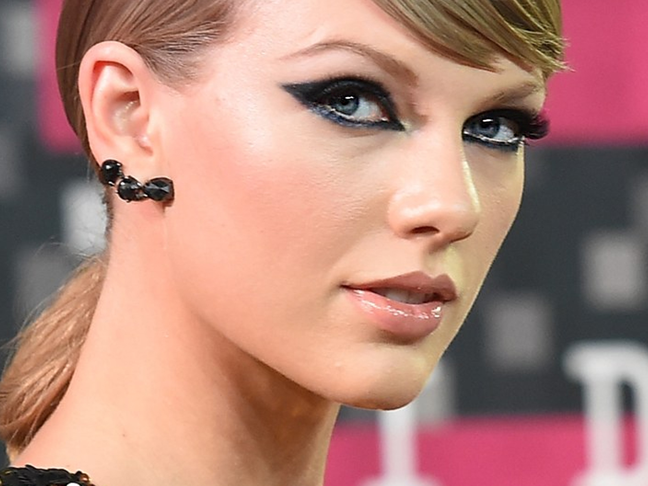  Taylor Swift puede cantar cualquier tema suyo en los AMA, sería ilegal prohibírselo