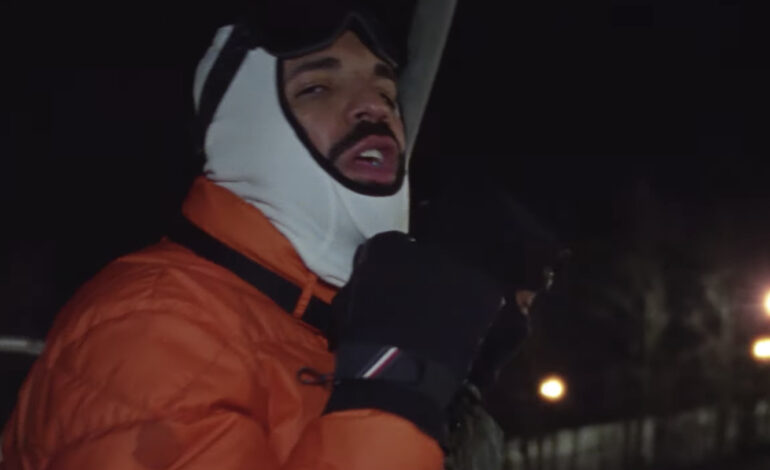  Drake se hace el chungo entre esquiadores en el vídeo de su nuevo no-single, ‘War’