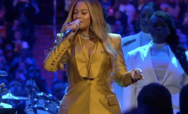  Beyoncé interpreta ‘Halo’ y ‘XO’ durante la ceremonia de despedida a Kobe Bryant