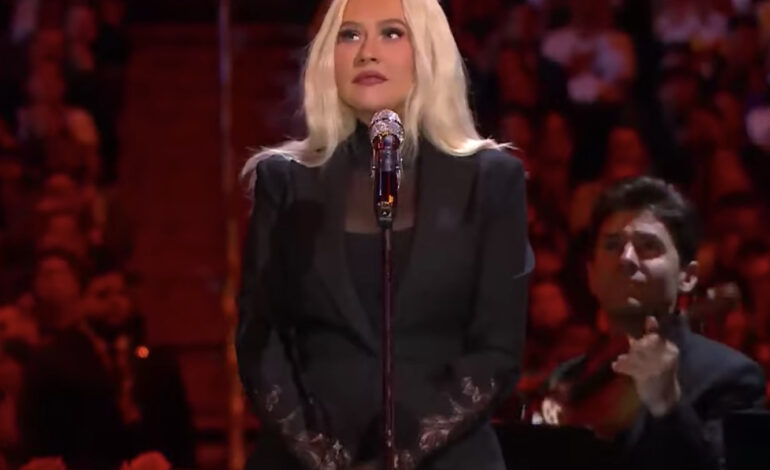  Christina Aguilera también homenajeó a Kobe Bryant con ‘Ave Maria’. La de Schubert, no la de David Bisbal.
