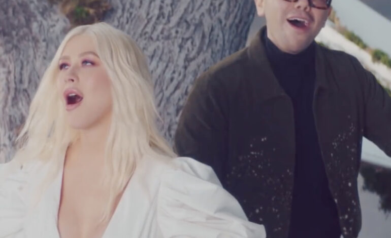  Xtinta Aguilera y el Moby de la gente pobre lanzan el floral vídeo para ‘Fall On Me’
