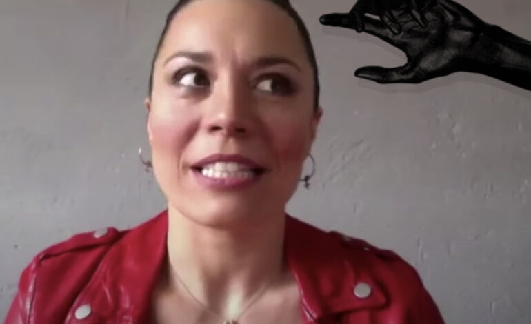 Anahí Cuántalahiedra, ganadora mexicana de ‘OT 2002’, habla sobre sus múltiples manos negras