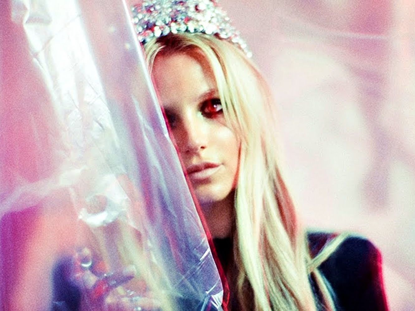 El director Jake Wilson podría trabajar en el vídeo de ‘Mood Ring’, de la afamada perfumista Britney Spears