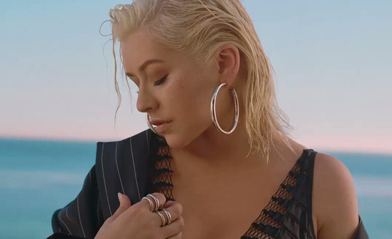  Querida Christina Aguilera, ¿qué tal si, en vez de celebrar aniversarios, promocionas tus álbumes cuando se publican?