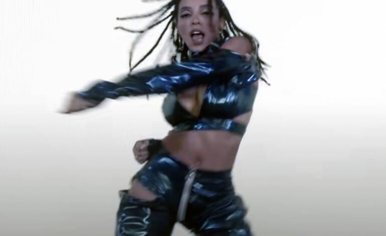 Tinashe lanza dos mini-vídeos y se postula para los próximos Grammy
