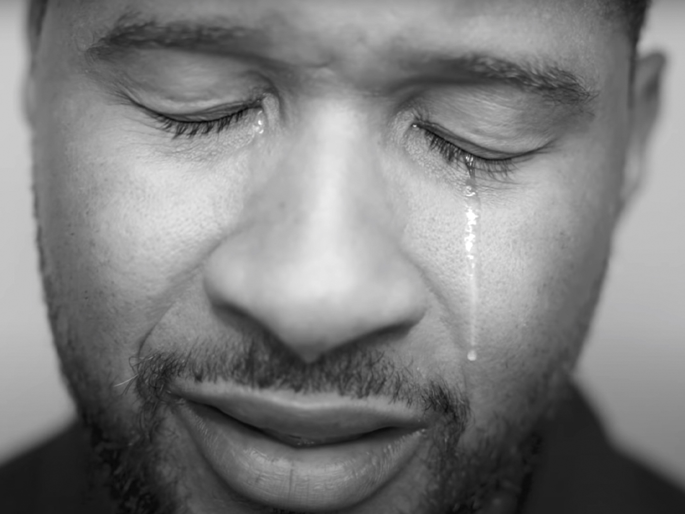  Cringe por las nubes en el vídeo oficial para ‘I Cry’ de Usher