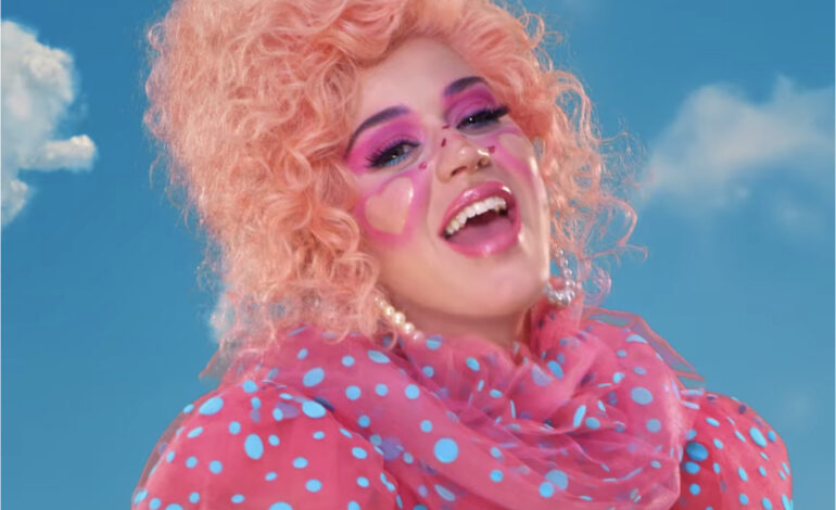 Katy Perry da una lección de cómo sí hacer un vídeo semi-animado con ‘Smile’