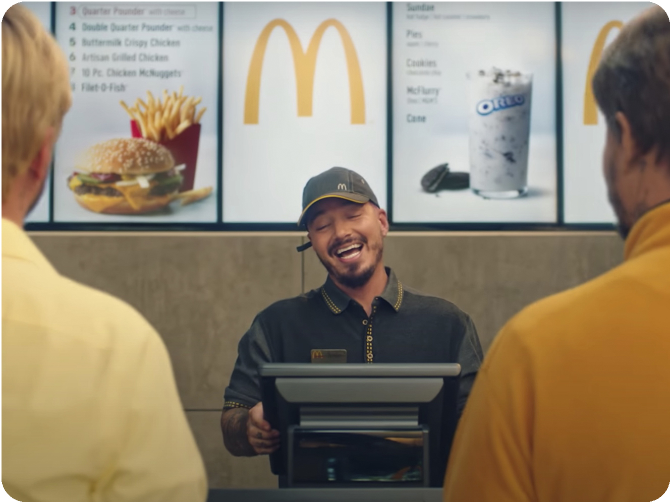  J Balvin se monta su propio ‘Come Into My World’ para el anuncio de McDonalds con ‘Dorado’