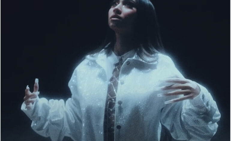  Paloma Mami corre hacia la luz en el vídeo de ‘For Ya’