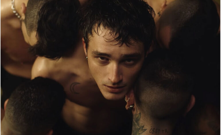  El artista franco-español Pol Cringe acude a homo-erótica terapia en ‘No Pegamos’