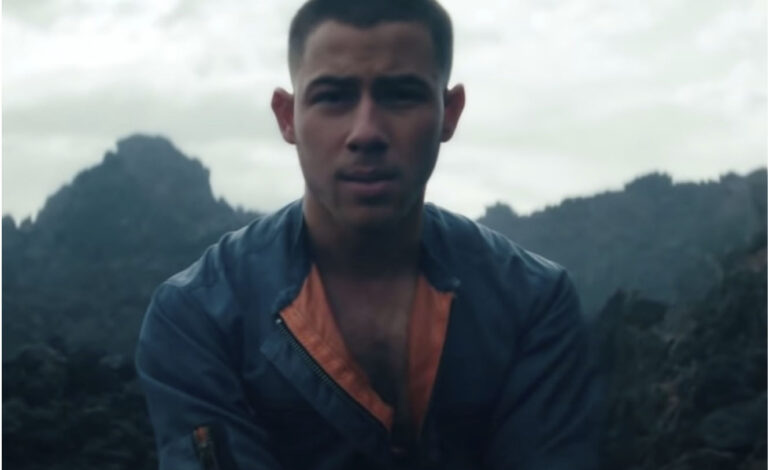  Nick Jonas monta una teletienda en el espacio exterior en el vídeo de ‘Spaceman’