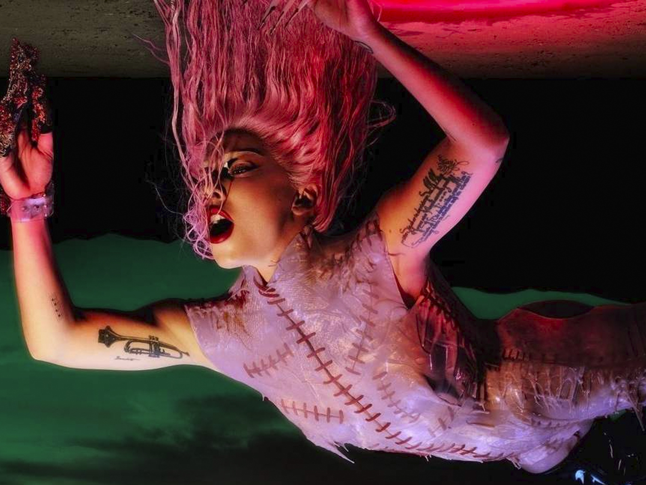  Gaga y cruz: BloodPop deja caer que habrá álbum de remixes de ‘Chromatica’, DJ White Shadow narra el infierno de ‘Artpop’