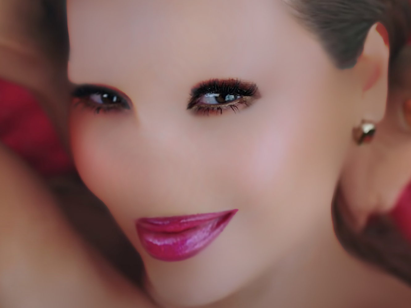  Thalía se deja en presupuesto en CGI de cara al vídeo de su nuevo single, ‘Mojoncito’