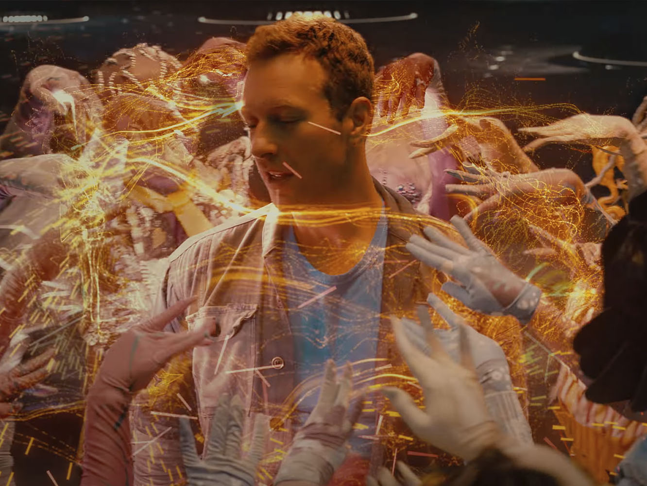  El ‘Chromatica’ de Coldplay está hecho unos zorros en el vídeo de ‘Higher Power’