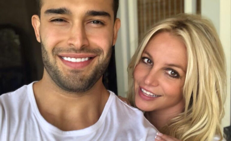 Britney Spears anuncia su compromiso con Sam Ashgari, que bromea con su pre-matromonial