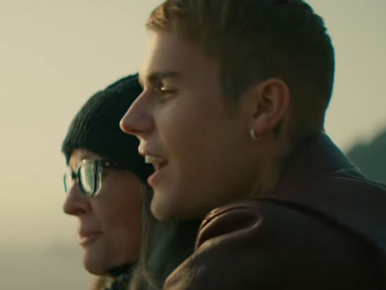  Justin Bieber saca partido de su cursillo de 20 horas de coach emocional en ‘Ghost’, con Diane Keaton
