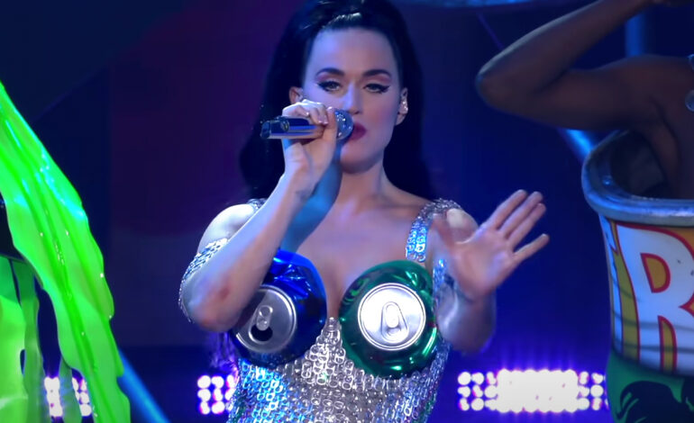  Katy Perry televisa la actuación de ‘When I’m Gone / Walking On Air’ de su show en Las Vegas