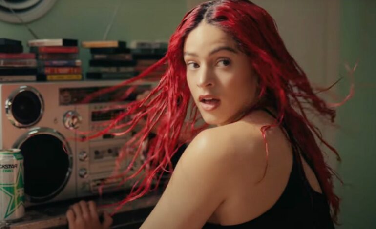  El vídeo de ‘Chicken Teriyaki’ de Rosalía devora a la canción como si fuera un ‘Yatekomo’