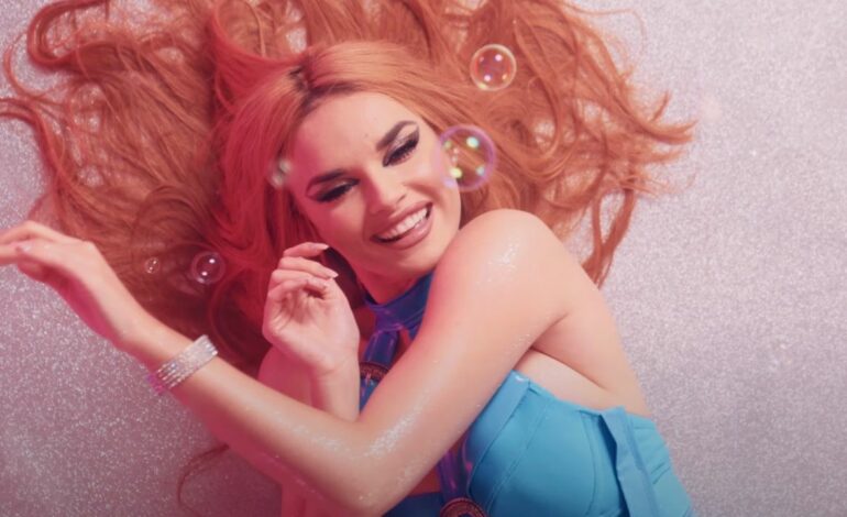  Fantasía extrema: drag, diverío y brilli brilli en el vídeo para el cover que Melody ha hecho de ‘Sobe Son’