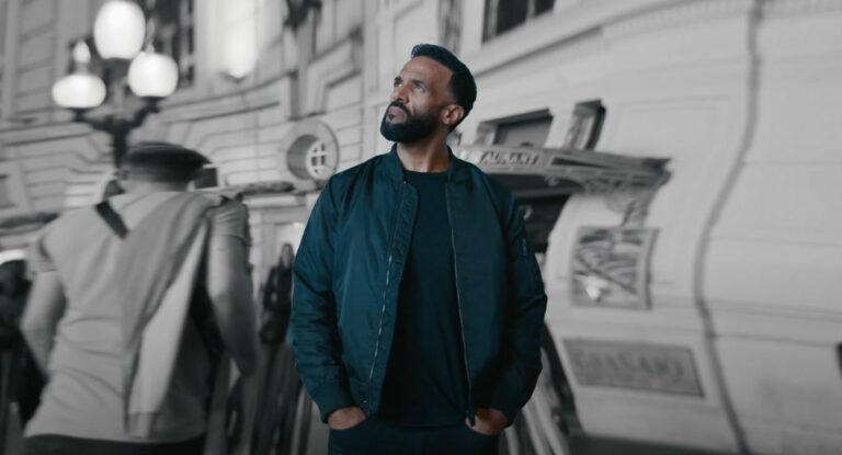 Craig David es como la gente de la calle en el vídeo de ‘DNA’, junto a Galantis
