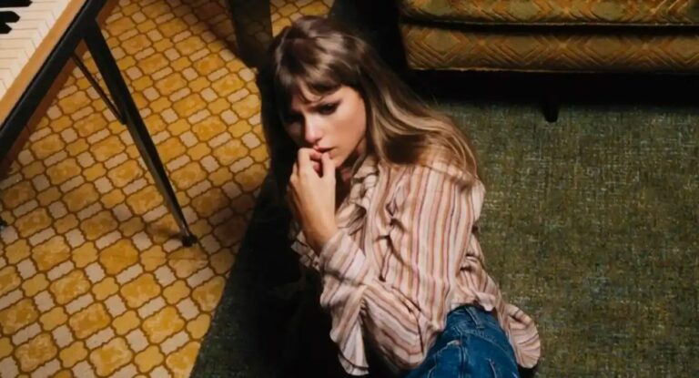 Taylor Swift tiene el álbum más vendido de 2022 y otros tres discos en el top40