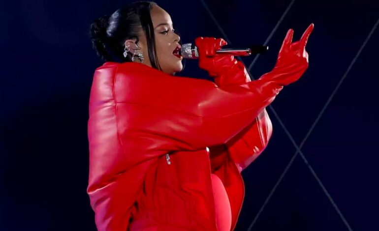  Rihanna confirma su embarazo en una Super Bowl cargadísima de hits, pero algo lineal