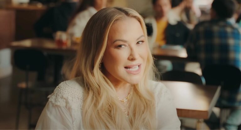 Anastacia, a medio camino entre Pink y Paloma San Basilio en ‘Best Days’