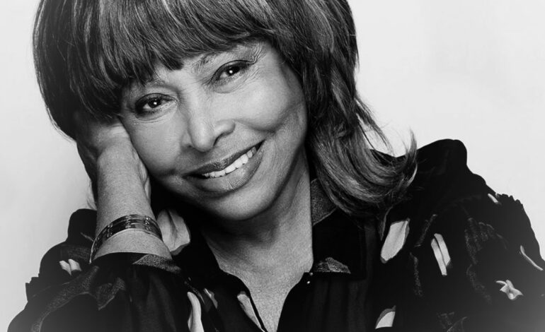  Tina Turner se va de viaje a los 83 años