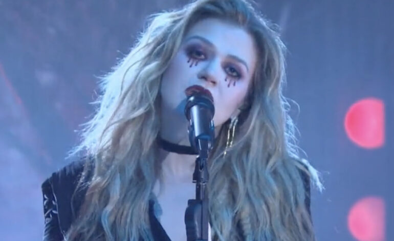  Kelly Clarkson versiona la versión censurada de ‘Vampire’ de Olivia Rodrigo