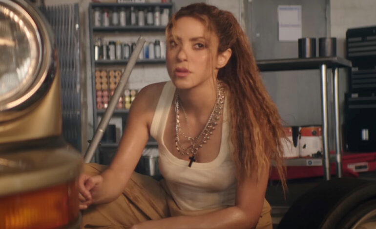  Shakira estrena el vídeo de ‘Entre Paréntesis’ y pasea ‘Puntería’ por Fallon
