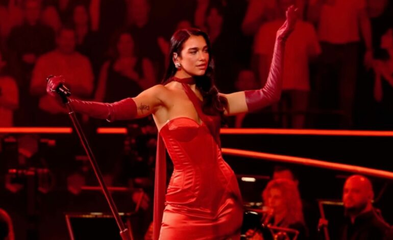  Dua Lipa publica su directo en el Albert Hall, nueva y eficaz cortina de humo