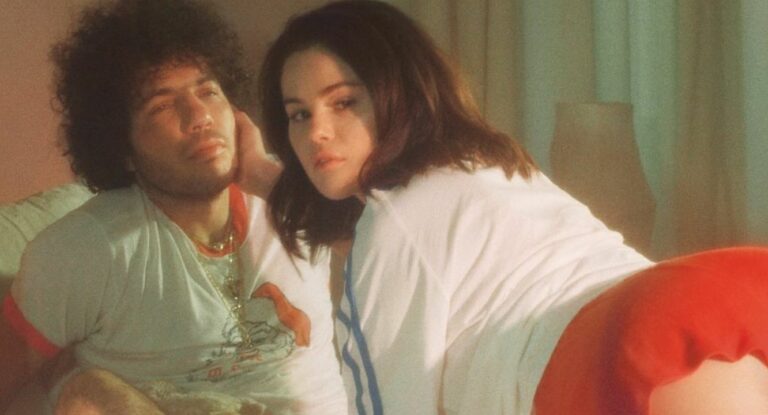 Selena Gomez, que no iba a publicar música, anuncia álbum completo con Benny Blanco