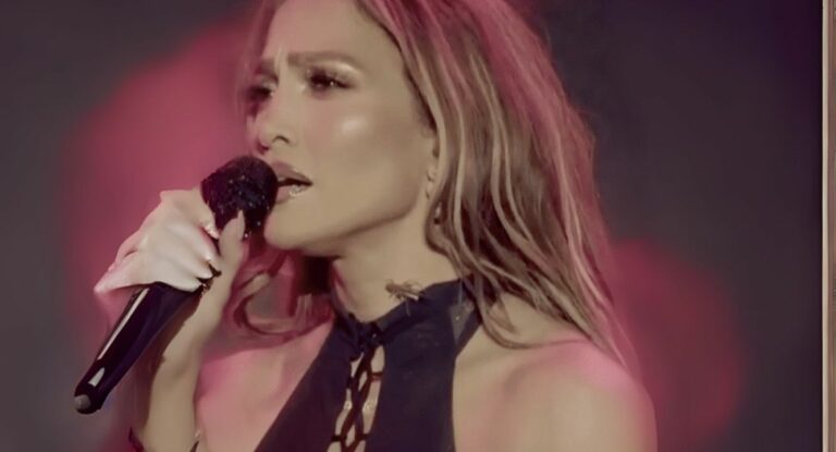 Un grillo siente la garganta de Jennifer Lopez como hogar