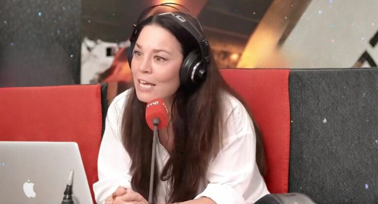 Ainhoa Cantalapiedra cuenta que trabaja de recepcionista de la forma más Ainhoa Cantalapiedra posible