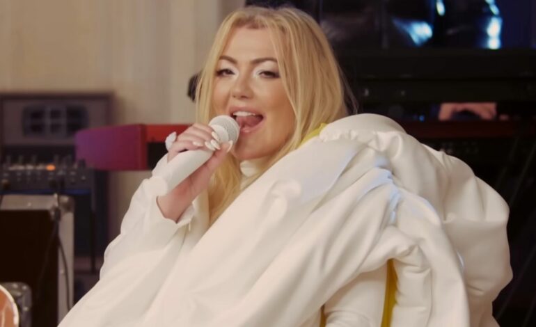  Hay más preguntas que respuestas en el nuevo single de La Oreja De Van Gogh