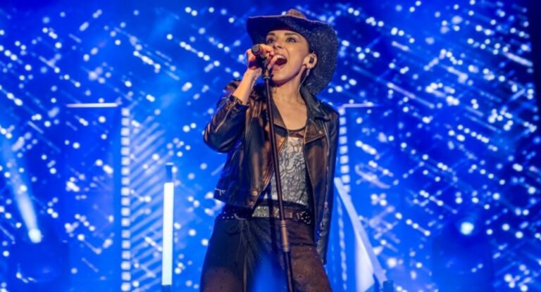 Chenoa reacciona en directo a alguien que le pide que cante ‘Bulería’