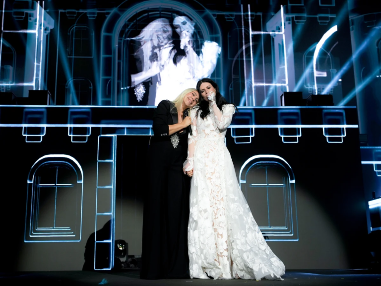 Laura Pausini sube a Mónica Naranjo a interpretar ‘Fífeme’ en el Palau Sant Jordi