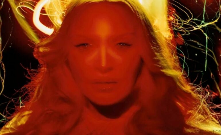  ¿Cómo de necesario era que Madonna presentase un buzz single para ‘Confessions II’?