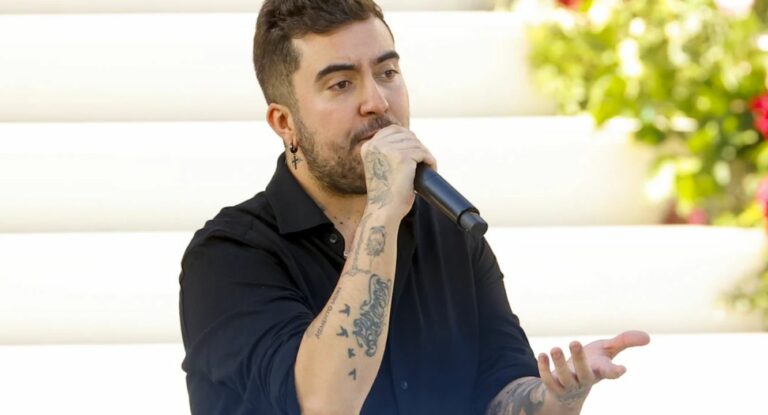 Justo cuando creíste que Beret no podía hacer nada peor que cantar, toca nuevos techos